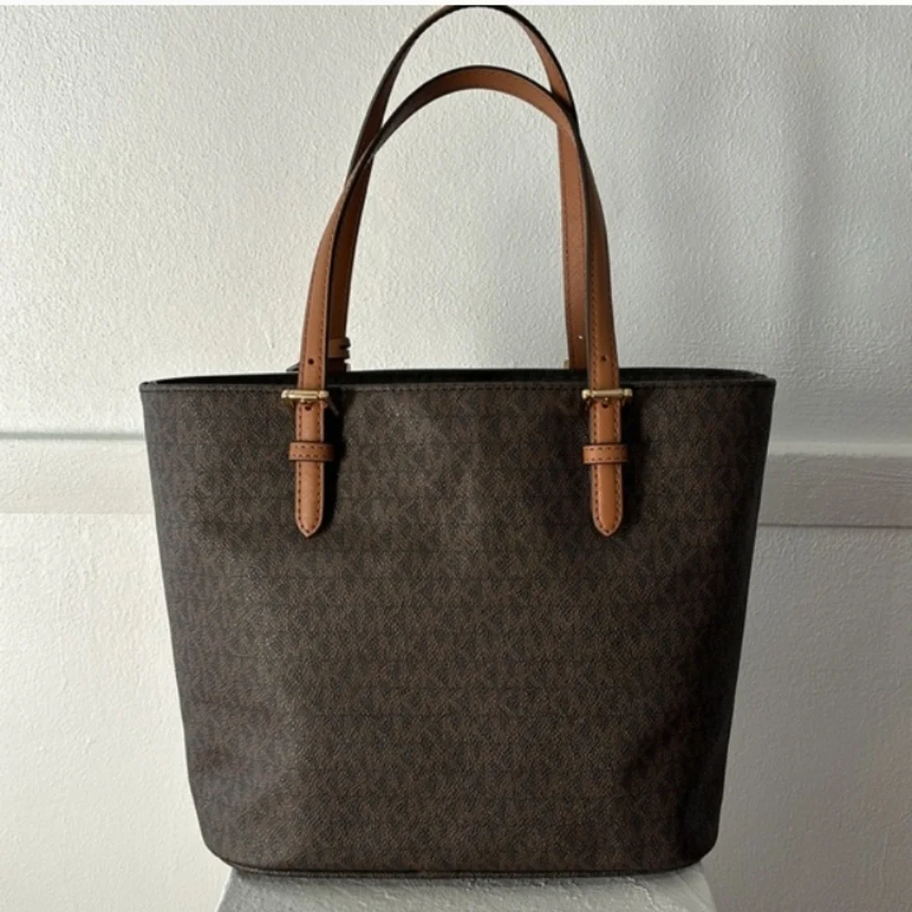Michael Kors Jet Set Large Logo Pocket Tote Bag - Picture 3 of 16